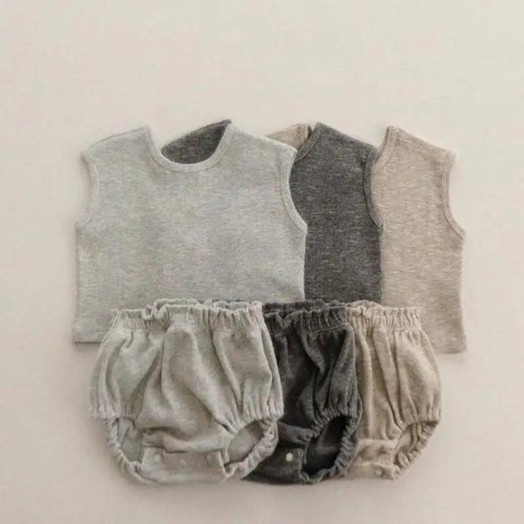 Sleeveless outfit set color and bottom style assortment