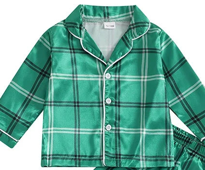 Kids’ Green Plaid Christmas Pajama Set — close-up detail 1