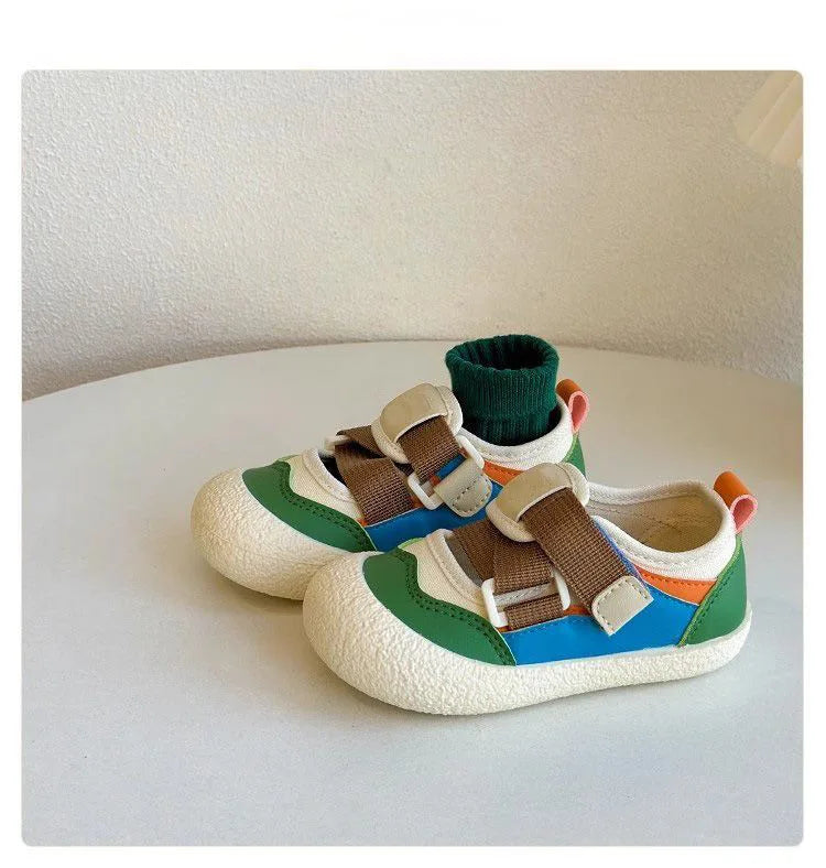 Pair of green colorblock hook-and-loop play shoes