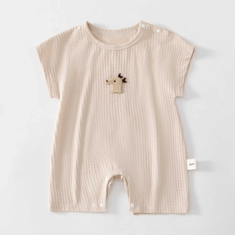 Breathable cotton summer romper for babies with short sleeves and single-breasted closure