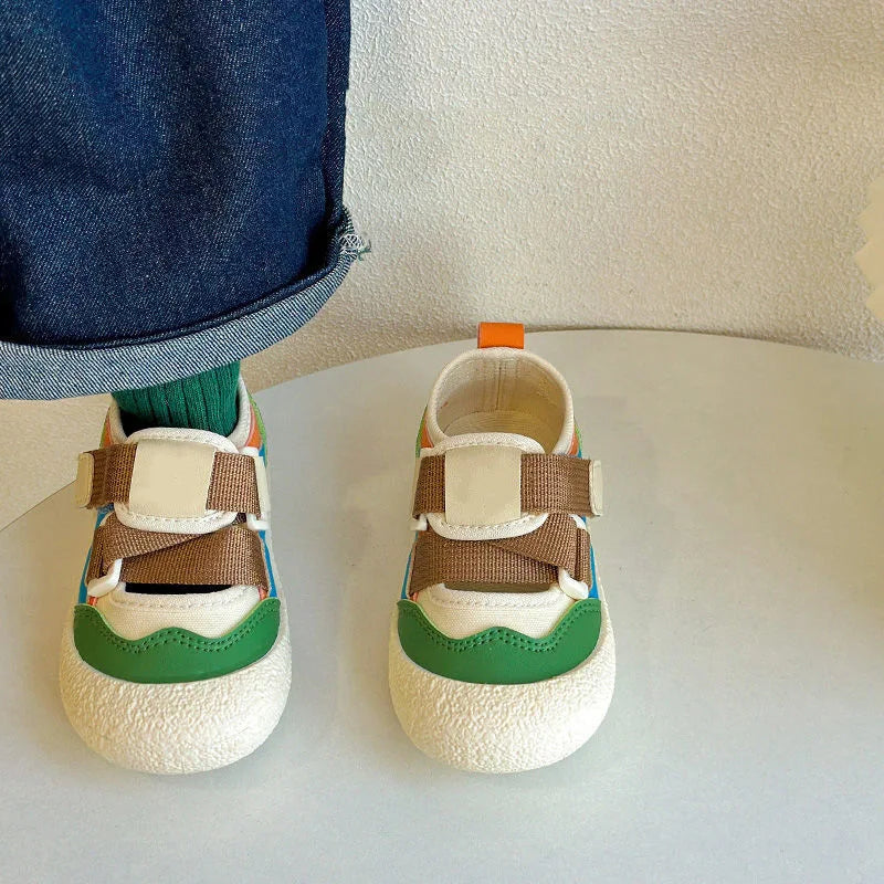 Green colorblock hook-and-loop play shoes from the front
