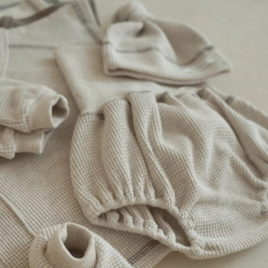 Unisex Two-Piece Casual Pajamas Set with Short Sleeve Top and High Waist Shorts