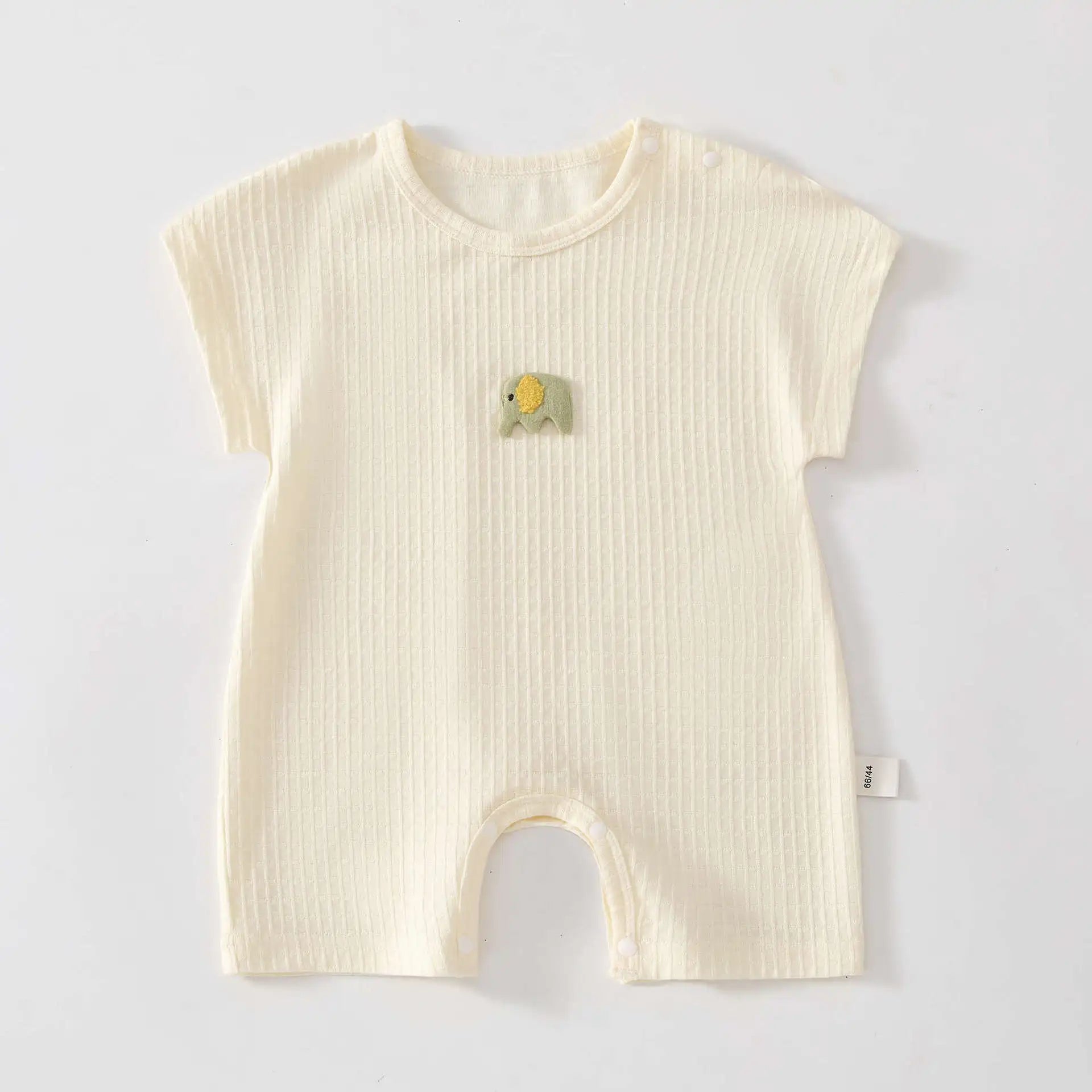 Breathable cotton summer romper for babies with short sleeves and single-breasted closure