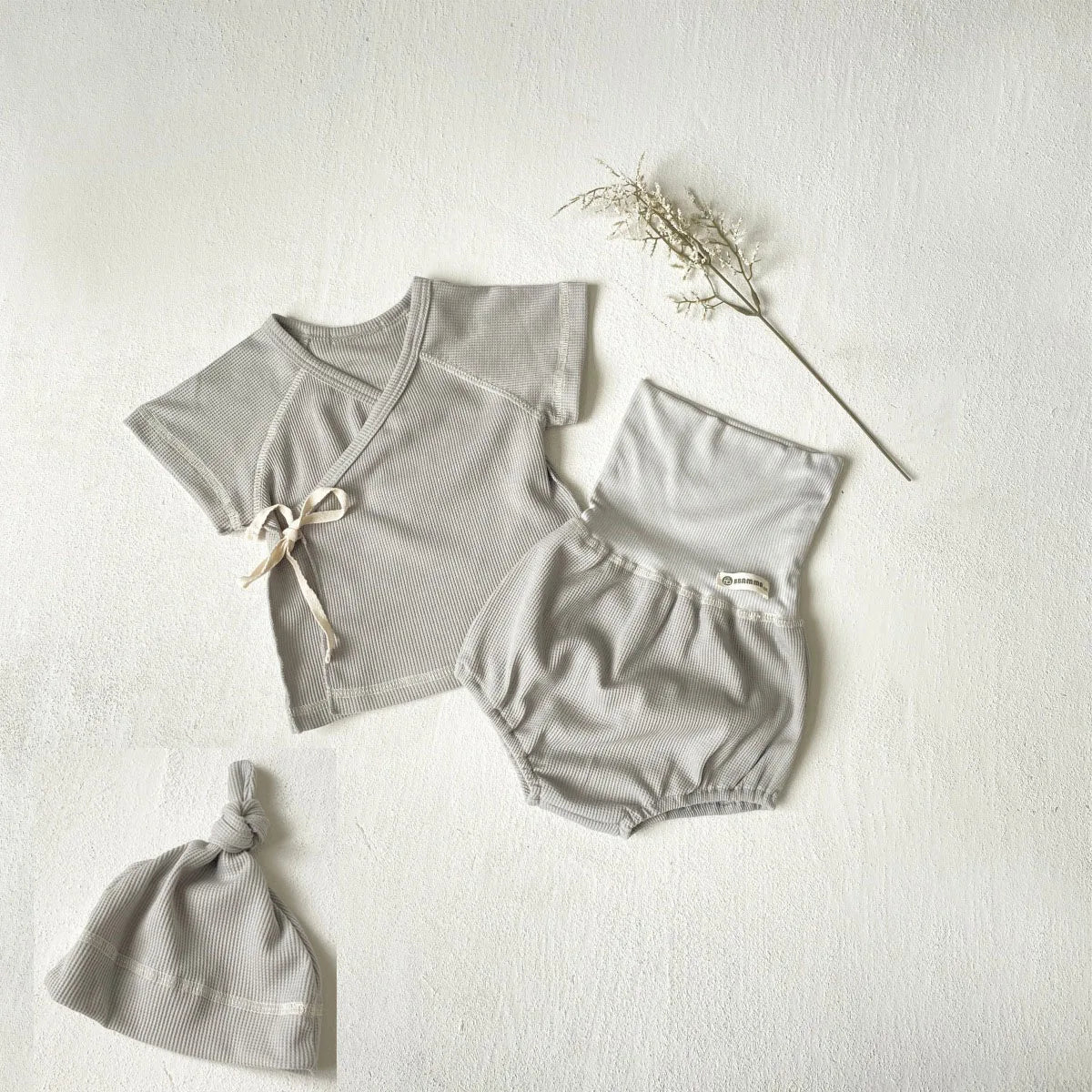 Unisex Two-Piece Casual Pajamas Set with Short Sleeve Top and High Waist Shorts