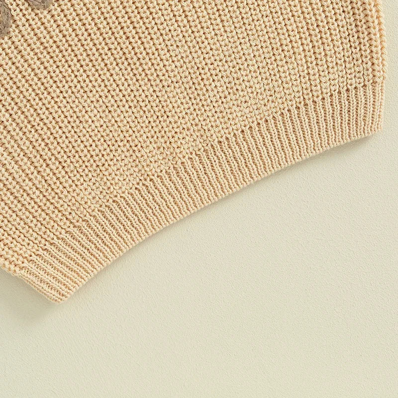 Close view of the sweater back and knit texture