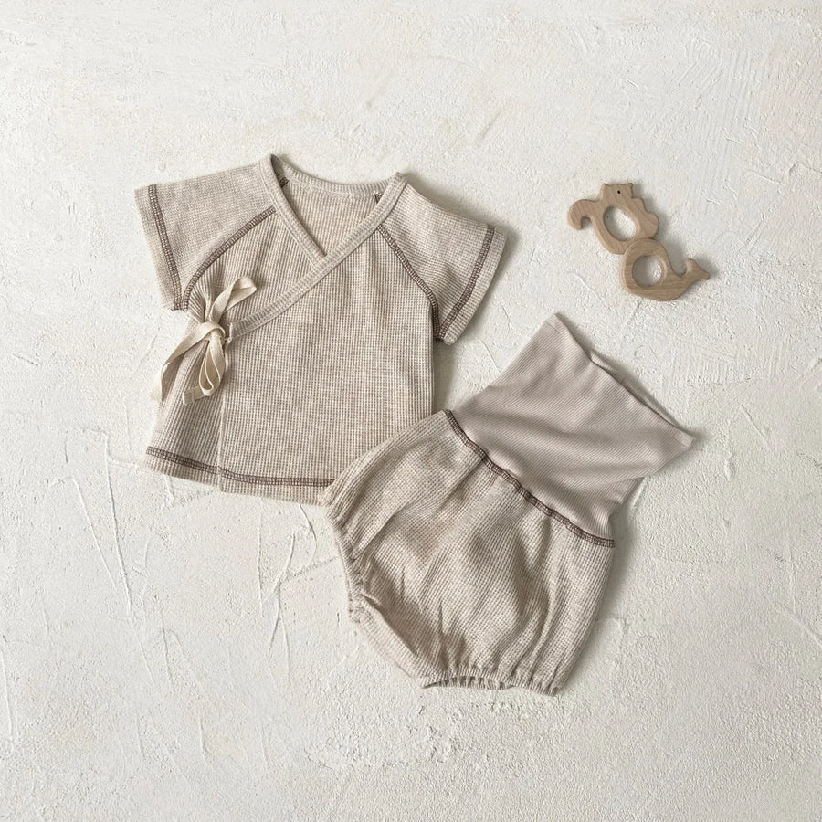 Unisex Two-Piece Casual Pajamas Set with Short Sleeve Top and High Waist Shorts