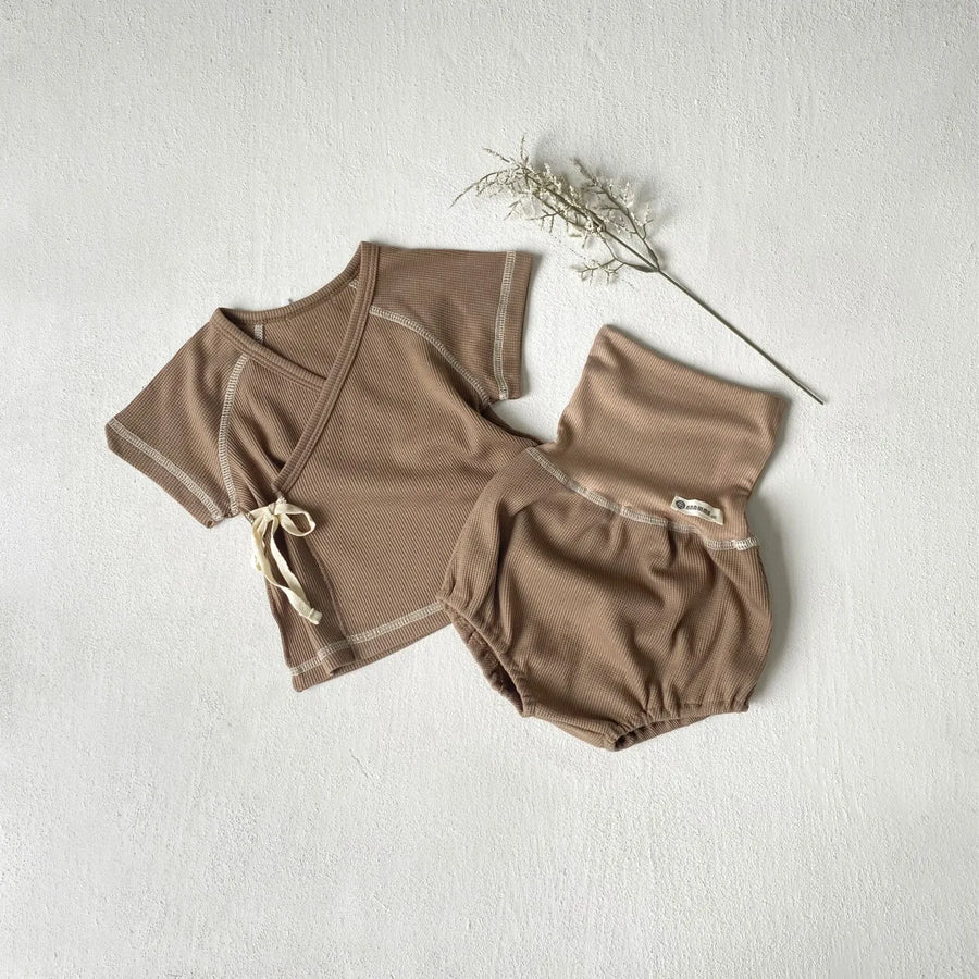 Unisex Two-Piece Casual Pajamas Set with Short Sleeve Top and High Waist Shorts