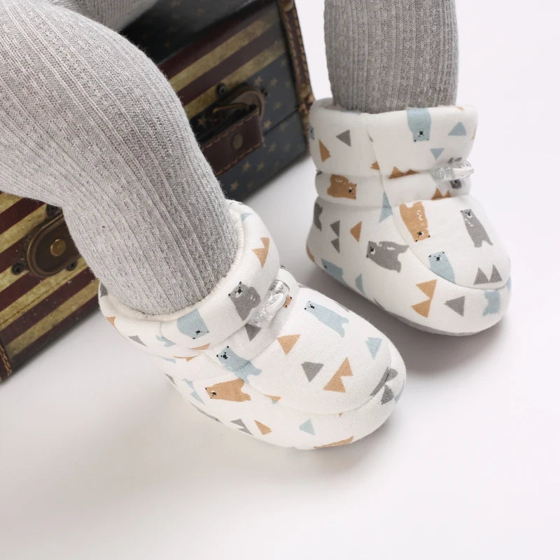 Warm winter baby boots with round toe and fabric upper
